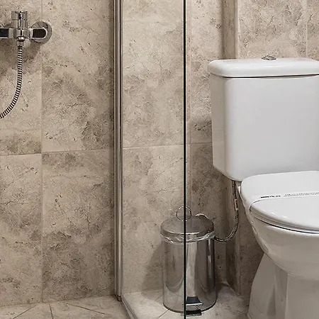 семеен естило Hotel *