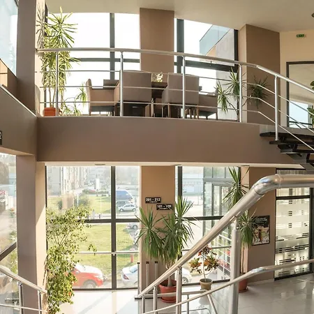 семеен естило *