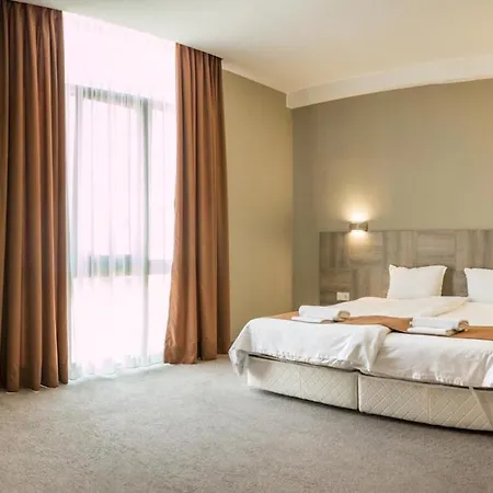 семеен естило *