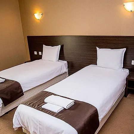 семеен естило *