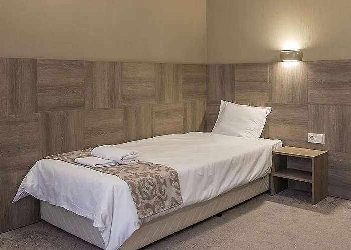 семеен естило