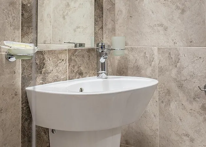 семеен естило Хотел